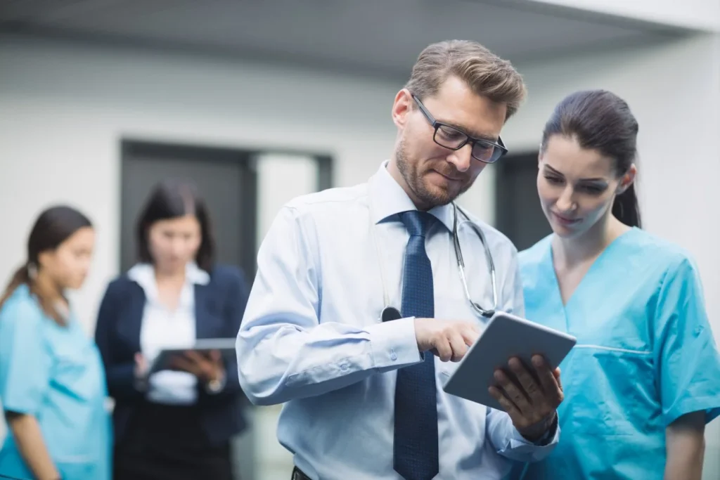 doctor-nurse-discussing